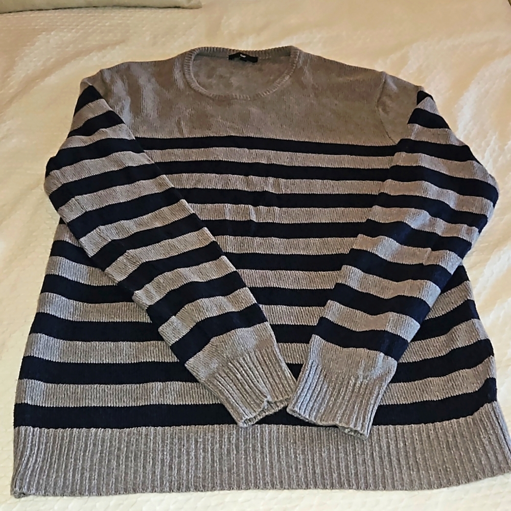 EUC GAP grey and blue striped sweater.